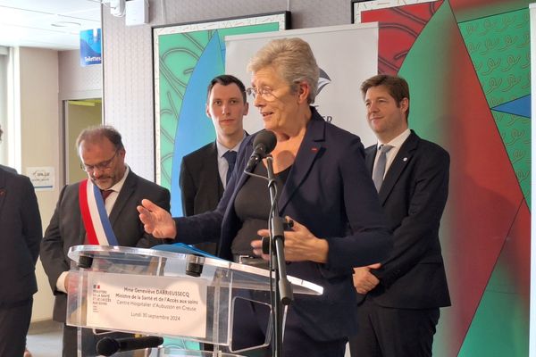 Geneviève Darrieusecq, ministre de la Santé, lors de son discours à Aubusson