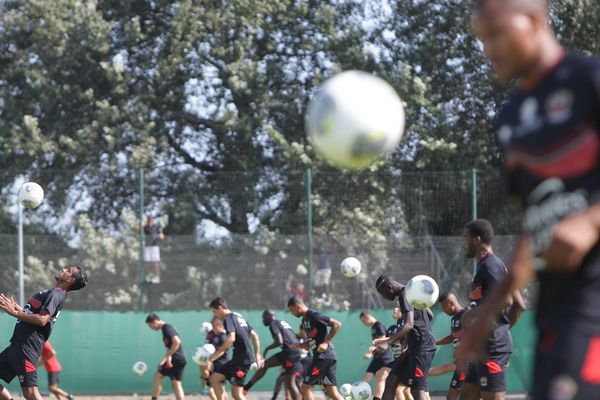 1er entraînement des Aiglons au stade Charles Ehrmann