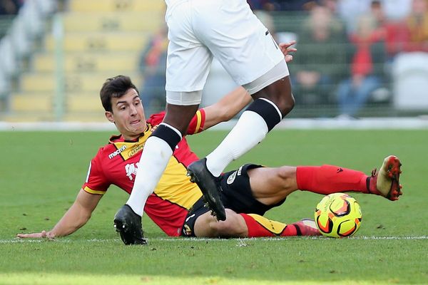 Le défenseur serbe ne rejouera plus avec Lens cette saison.