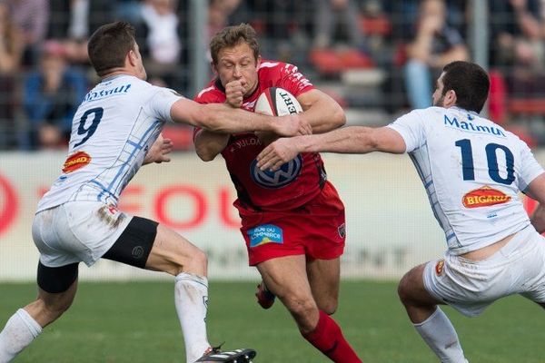 Jonny Wilkinson entre Rory Kockott et Rémi Talès