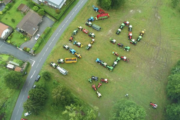 Le 25 juin dernier, les agriculteurs du Chablais avait rejoint les associations environnementales et les militants écologistes pour manifester contre le projet d'autoroute Machilly-Thonon.