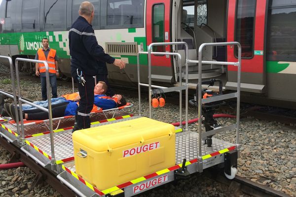 Un train de secours incendie sur le Chemin de fer de Vendée [vidéo] – Le  train de Manu