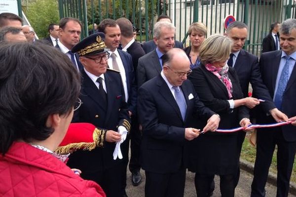 Bernard Cazeneuve, Ministre de l'Intérieur est venu inaugurer la maison de l'État à Louhans, en Saône-et-Loire, le 22 avril 2016.