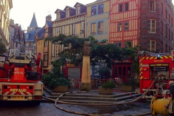 Un incendie d'appartement a eu lieu place Saint-Amand à Rouen.