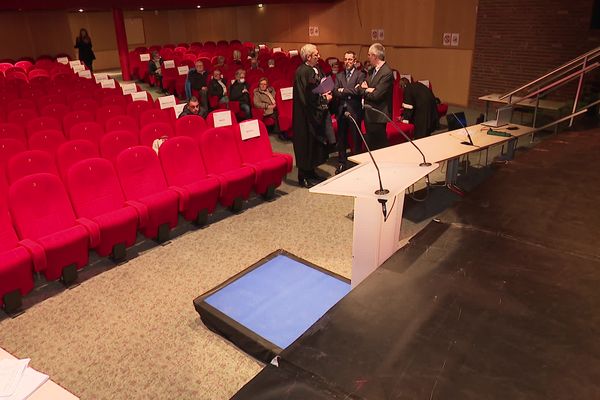 Pour ce procès avec près de 300 parties civiles, le tribunal de Dunkerque s'est délocalisé dans la salle Jean Bart, au Kursaal.