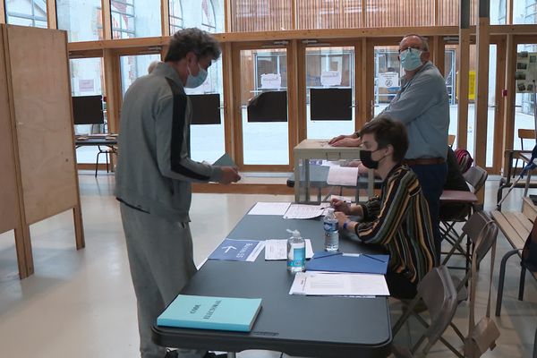 Les faits marquants du 1er tour des élections départementales dans la Loire, dimanche 20 juin.