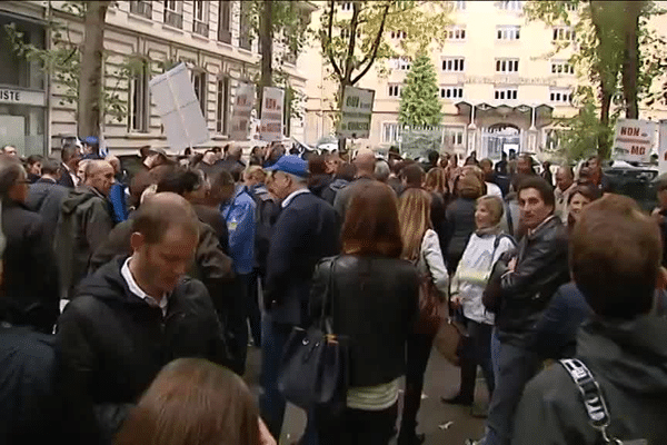 Le rassemblement des médecins généralistes de la préfecture du Rhône (Lyon) ce lundi après-midi - 5/10/15