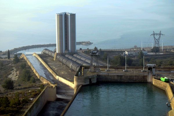 La centrale EDF de Saint-Chamas a signé un accord avec le GIPREB, visant à interdire les rejets d'eau douce de la centrale de Saint-Chamas durant l'été.