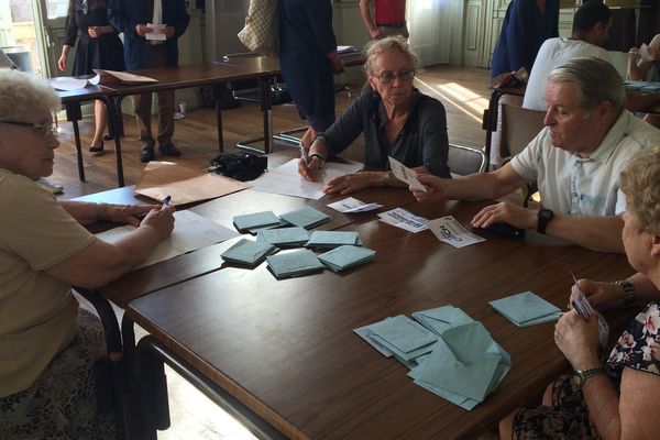 Pierre-André Périssol (LR) maire de Moulins dans l'Allier arrive en tête dans sa ville. 