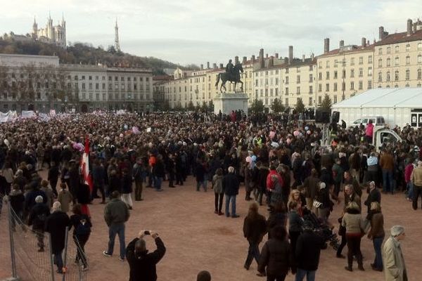 A 14h samedi, les organisateurs revendiquaient plus de 8000 manifestants sur la place Bellecour