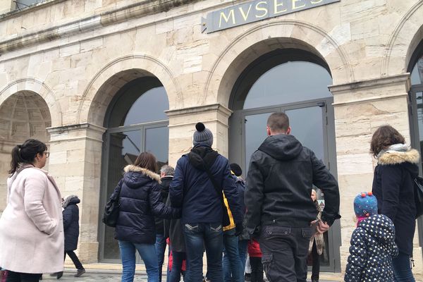 Fil d'attente devant le musée des Beaux-arts de Besançon le dimanche 30 décembre 2018.