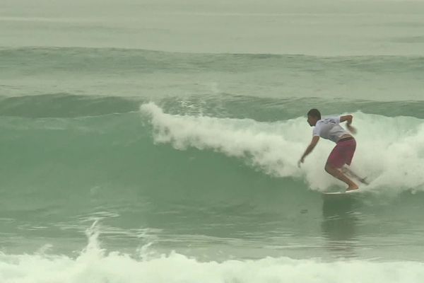 L'édition 2022 de Lacanau Pro a été lancée lundi 15 août. La compétition de surf a débuté ce mardi matin. Un retour après deux ans d'absence en raison de la pandémie de Covid-19.