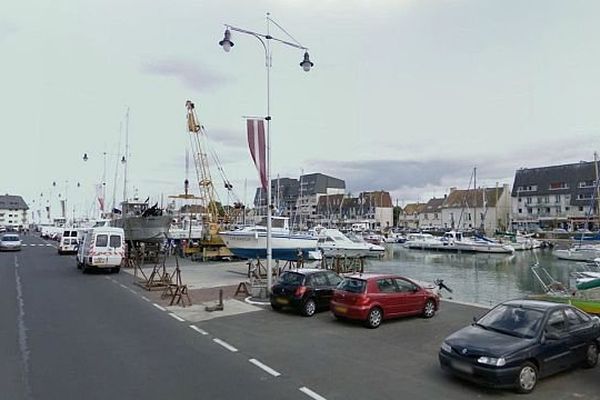 Courseulles-sur-mer, les abords du port de plaisance, image d'illustration