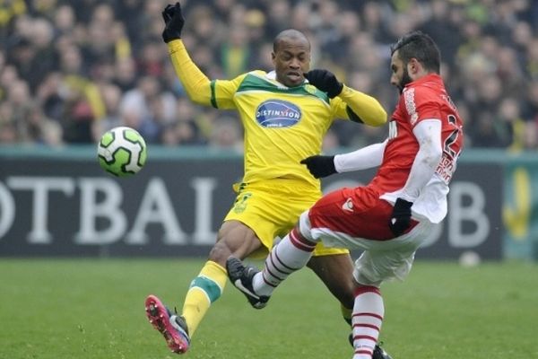 Fabrice Pancrate (Nantes) et Georgios Tzavellas (Monaco) lors du match Nantes-Monaco du 30 mars 2013