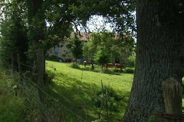 C'est dans cette ferme où Frédéric vivait seul avec sa mère depuis 2013 que le corps de cette dernière a été déterré mercredi 24 juin, un an après sa disparition.