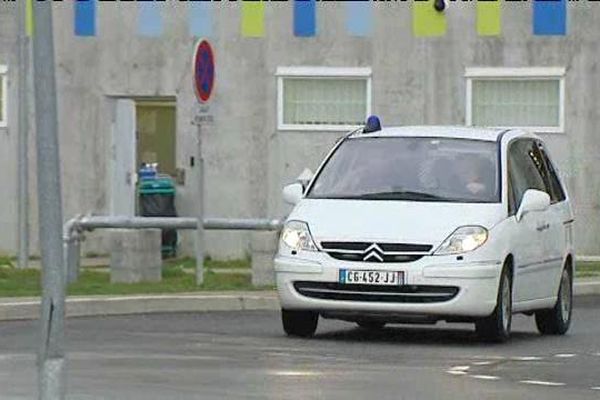 Transfert Jacqueline Sauvage de la prison Orléans-Saran vers le Centre national d'évaluation de Réau (Seine-et-Marne) - 8 février 2016