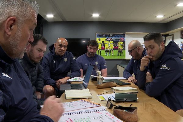 A quelques jours du match contre les Cheetahs en Challenge cup, samedi 6 avril, le staff Clermontois se prépare et organise sa stratégie.