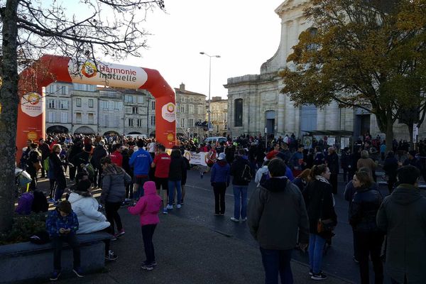 La place de Verdun était le cœur de l'édition 2017 du marathon de La Rochelle. 