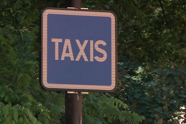 le stationnement des taxis est au coeur d'un polémique entre les professionnels du secteur et la mairie de Toulouse.