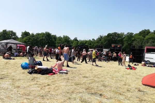 La rave-party, débutée dans la nuit du vendredi 26 au samedi 27 mai sur la commune de Roybon, s'est terminée ce lundi 29 mai.