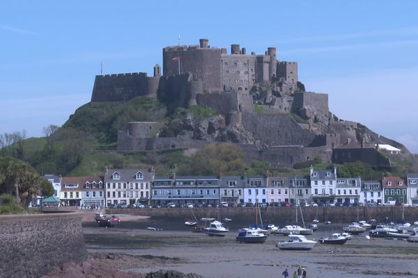 Jersey heureuse de retrouver les touristes français