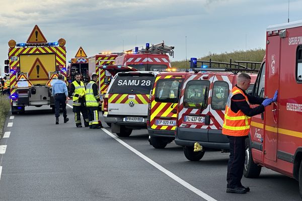 De nombreux véhicules de secours ont été mobilisés sur la scène du grave accident ayant eu lieu en Eure-et-Loir ce 18 juin.