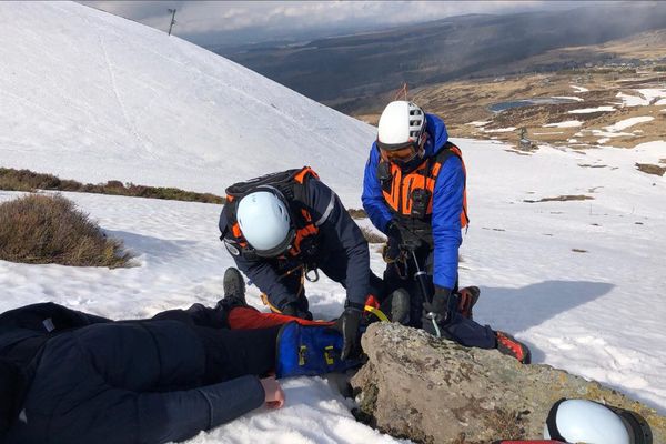 Depuis le 1er janvier, le Peloton de gendarmerie de montagne du Mont-Dore, dans le Puy-de-Dôme, a effectué 41 interventions.