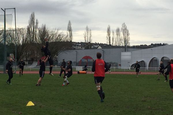 Depuis leur démonstration face à Montpellier, les Brivistes ont retrouvé de l'élan, à l'image de Jo Snyman qui se saisit du ballon sur un renvoi. 