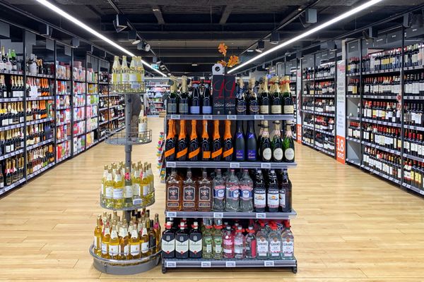 Un vaste réseau démantelé par la gendarmerie d'Indre-et-Loire. L'enquête est partie du vol de 44 bouteilles d'alcool dans un hypermarché de Chambray-les-Tours (Indre-et-Loire) en mars 2023.