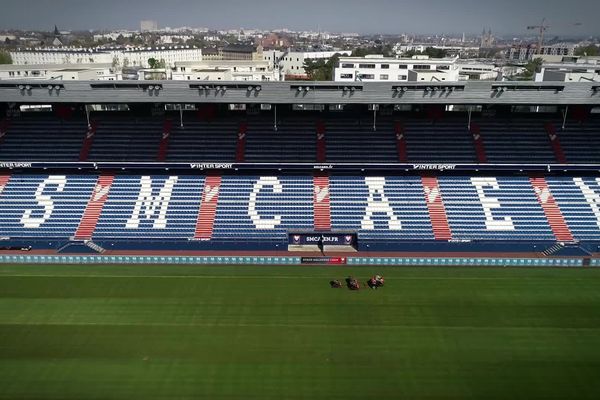 Les travées du stade d'Ornano privées de supporters.