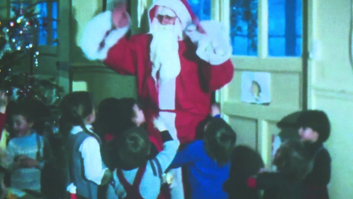 Vidéo] Près de Caen. Un village de Noël s'étend sur 7 mètres de long dans  son salon