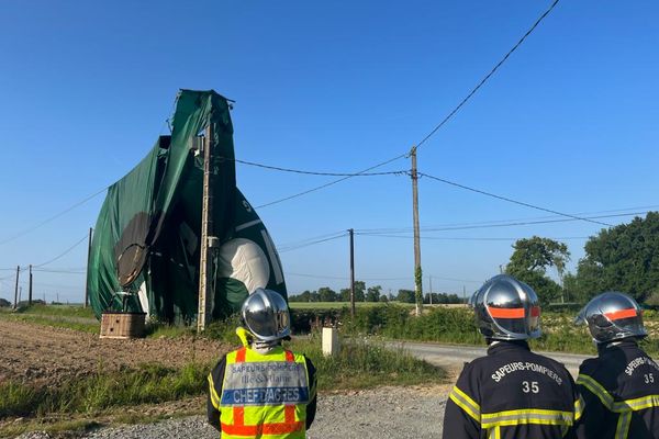 A Montauban-de-Bretagne, une montgolfière a heurté une ligne électrique de 20 000 volts. Six personnes étaient dans la nacelle, deux ont été blessées légèrement.