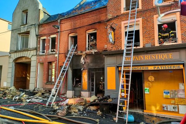 Un incendie s'est déclaré vers 5h30 dans la boulangerie Mahoudeaux, située rue de la Liberté dans le centre de Vervins.