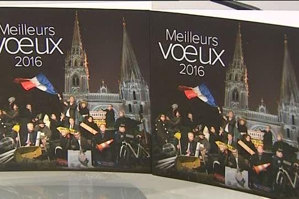 Le conseil municipal de Chartres se met en scène pour les voeux 2016. 