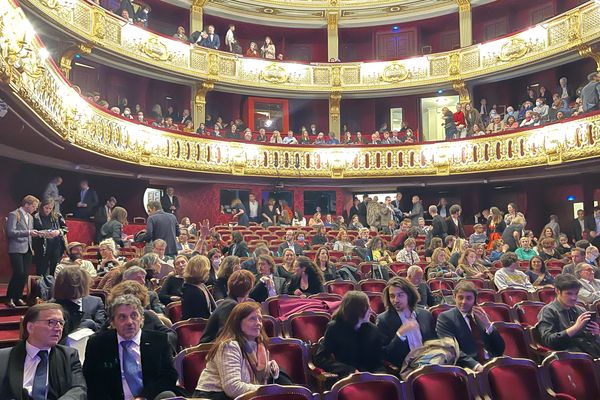 Guy Firroloni et Bernard Biancarelli, d'Albiana, à l'extrême gauche, lors de la remise des trophées, au théâtre de l'Odéon, à Paris.