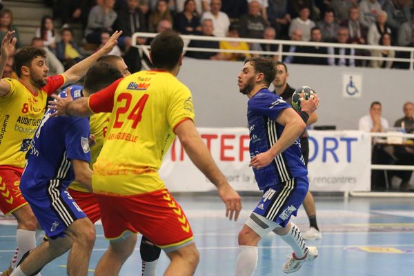 Le 20 avril 2019, les handballeurs bisontins du GBDH avaient déjà engrangé une première victoire (33-29)  face à l'équipe de Pau Nousty,