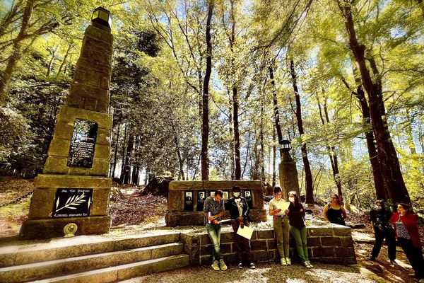 Mercredi 31 mai 2021, des jeunes ont lu des témoignages des maquisards réfugiés au bois du Thouraud en 1943.