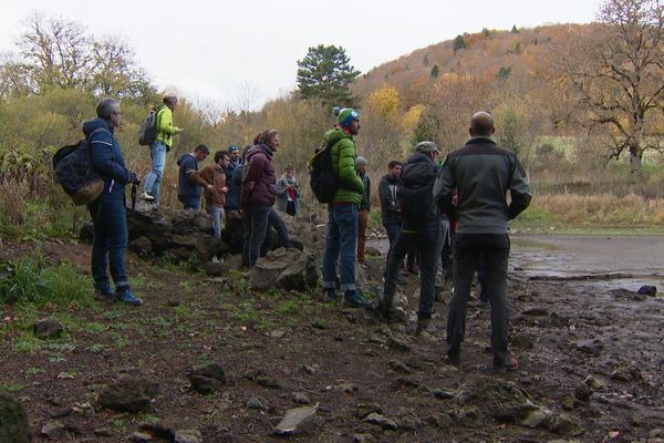 Ils sont 18 stagiaires à être venus de toute la France pour suivre une partie de leur cursus dans les volcans auvergnats. Ils ont pour ambition d’obtenir leur diplôme d’Etat d’accompagnateur en moyenne montagne.