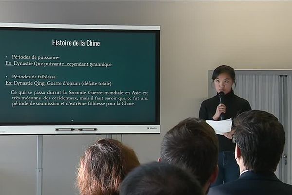 Une élève chinoise scolarisée au lycée international de Lyon évoque l'occupation japonaise dans son pays, au début du XX e siècle