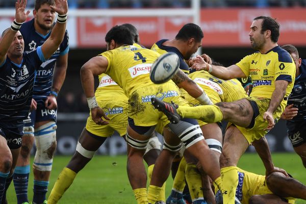 Les internationaux français Morgan Parra, Camille Lopez et Wesley Fofana seront titulaires face à Grenoble samedi 2 mars.