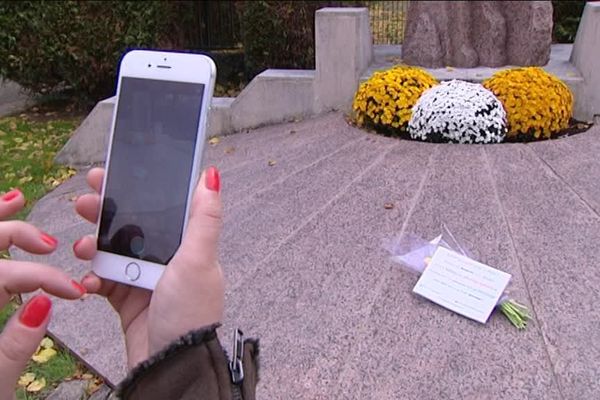 La photo du bouquet est envoyée sur les réseaux sociaux