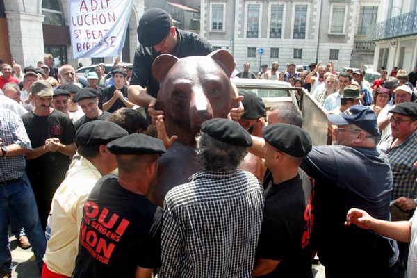 Comme ici à Toulouse, les éleveurs se sont toujours opposés à la réintroduction des ours dans les Pyrénées