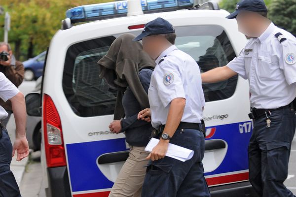 Présentation devant le juge d'Helga Wauters, anesthésiste à la clinique d'Orthez,accusé de la mort d'une jeune maman lors d'un accouchement le 14 octobre 2014.