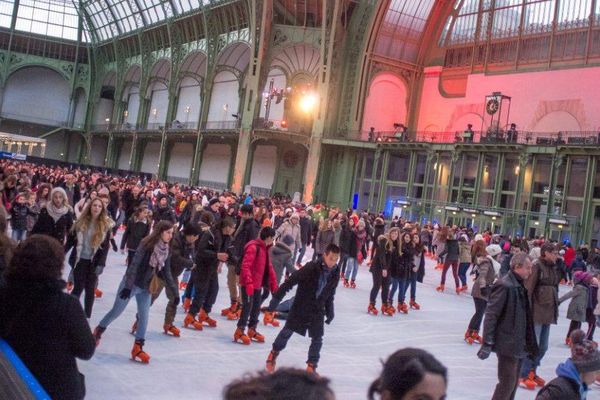 Une patinoire sous la verrière du Grand-Palais, à Paris, en 2014.