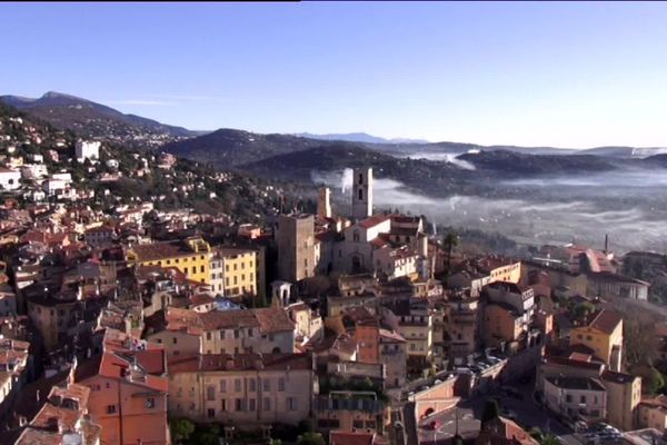 La ville de Grasse vue du ciel.