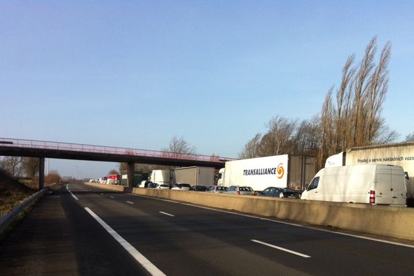 Bouchon sur l'A 25 ce jeudi après-midi. 