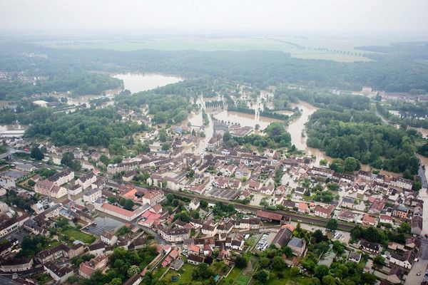 Nemours et Saint-Pierre-lès-Nemours sous les eaux du Loing, le 1er juin 2016