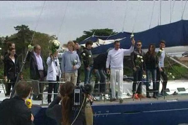 Hommage émouvant à la Fiancée de l'Atlantique,  à proximité des iles de Lérins où elle a été inhumée.