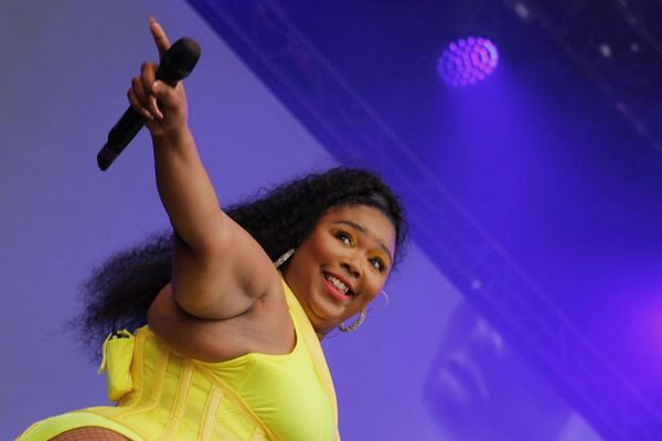 La rappeuse américaine Lizzo a livré une prestation d'une heure au Main Square