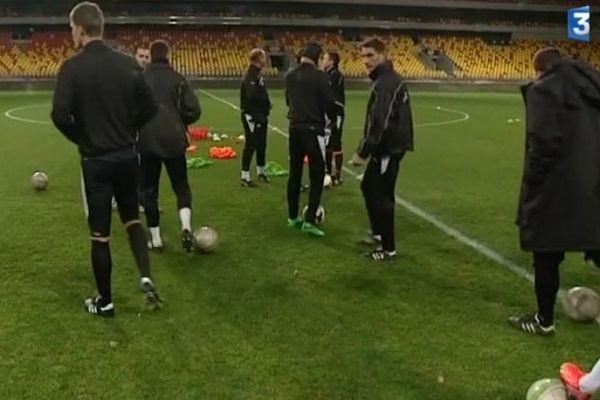 Les joueurs de la Suze FC à leur entrée dans le stade du MMArena.